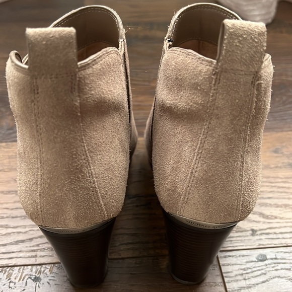 Women’s Shoes - Picture 3 of 7